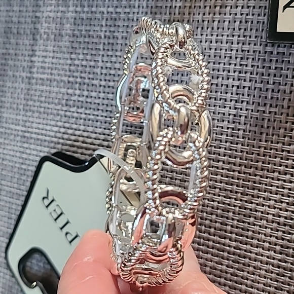 NINE WEST AND NAPIER FASHION JEWELRY EARRINGS BUNDLE OF 5 PIECES - Picture 4 of 11